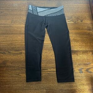 Capri Lululemon Wunder Under leggings. With pattern band.